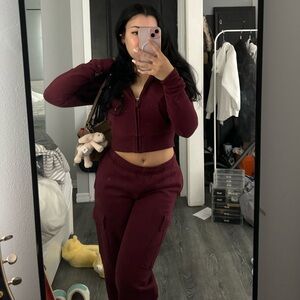 Aritzia Mega Cargo Sweatpants Sumac Burgundy